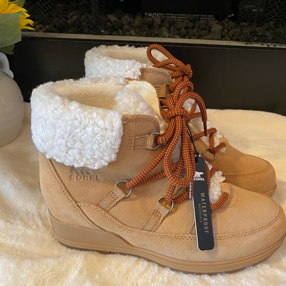 Sorel Shoes - ✨NWT✨ Sorel Evie Wedge Bootie